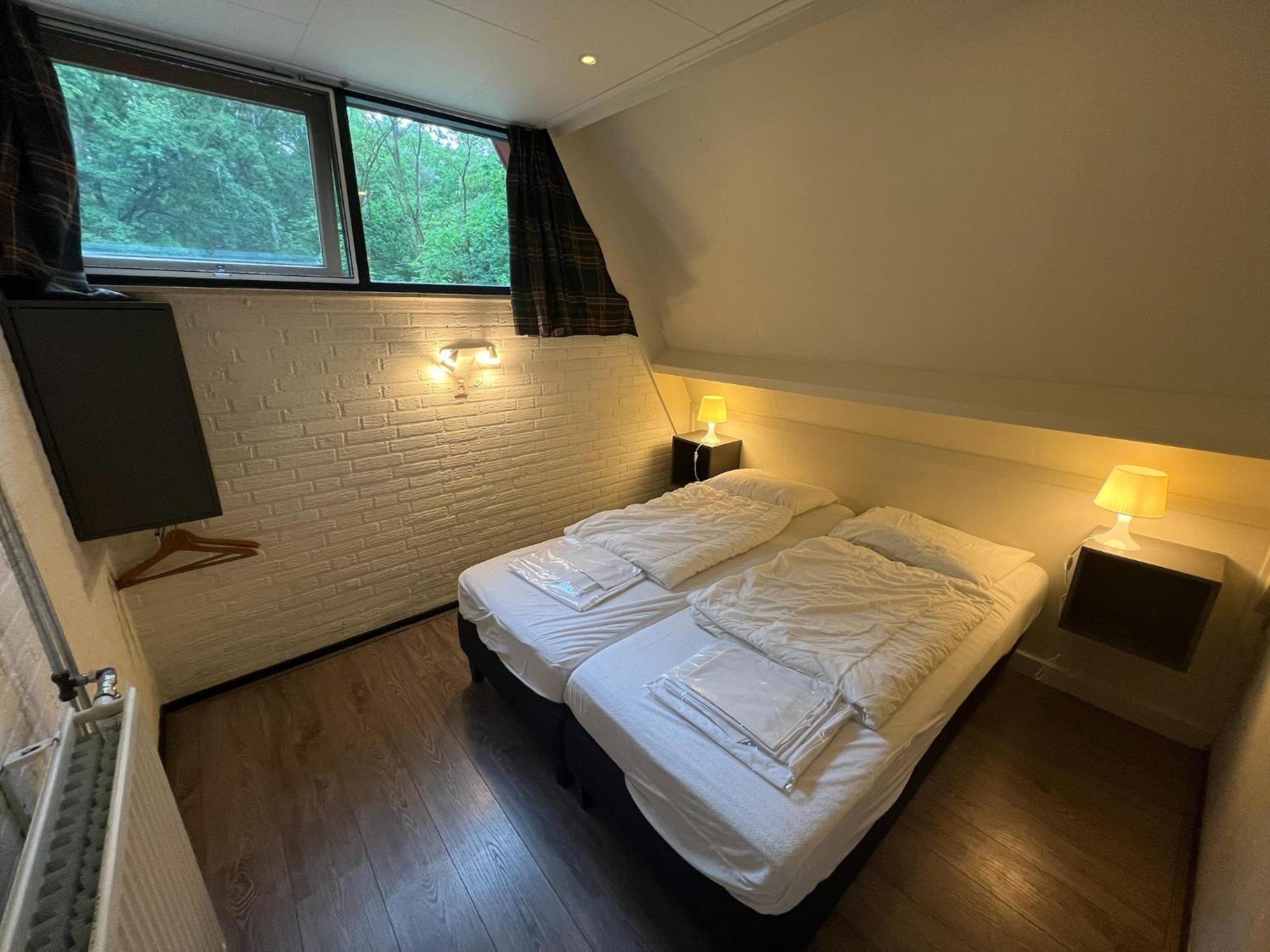 Modern Holiday Home In Stramproy In The Forest ภายนอก รูปภาพ