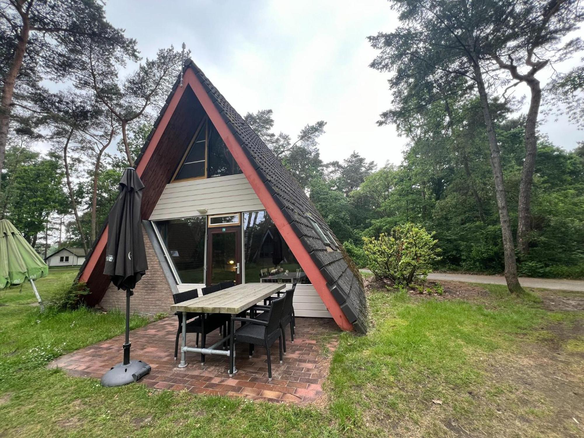 Modern Holiday Home In Stramproy In The Forest ภายนอก รูปภาพ